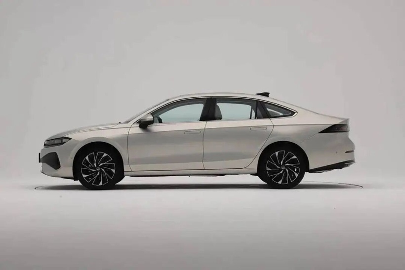 厂家把车越造越大，中国人就喜欢大车？