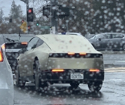 大停电后自动驾驶现出原形？Waymo趴窝，马斯克贴脸嘲讽