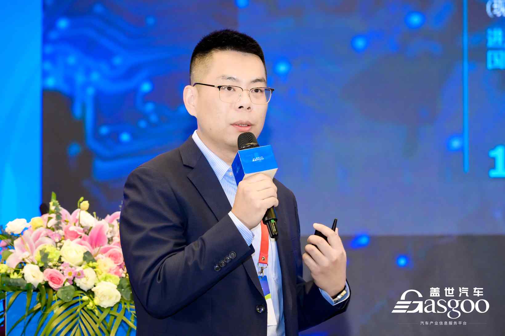 AI驱动智能座舱变革,东软发布NAGIC平台重塑车载交互体验 AI驱动智能座舱变革,东软发布NAGIC平台重塑车载交互体验