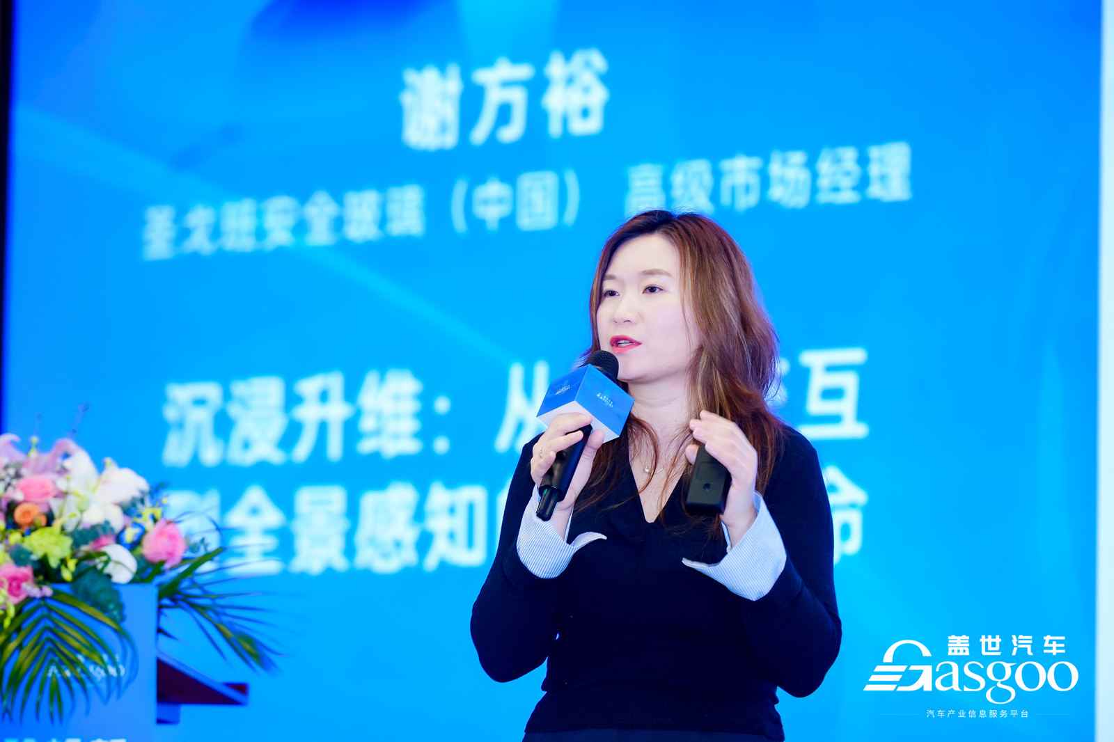 汽车玻璃转型智能交互载体,从前挡巨幕到氛围天窗的技术革新 汽车玻璃转型智能交互载体,从前挡巨幕到氛围天窗的技术革新