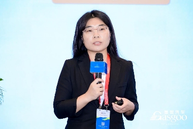 理想汽车智能空间新理念：三维五屏交互与AI大模型应用